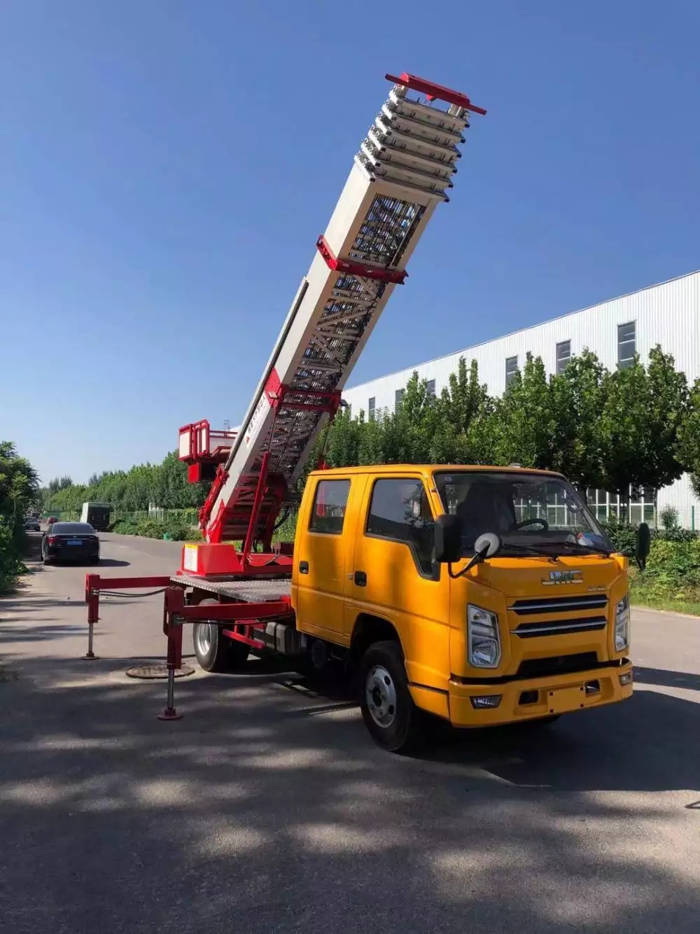 肃宁县附近的云梯车出租服务：轻松解决高空作业需求