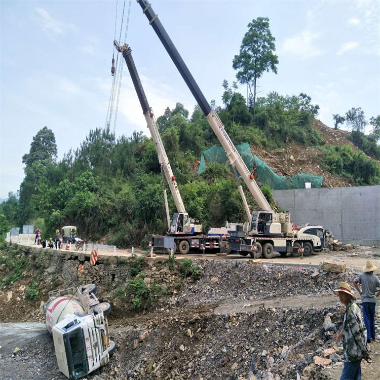 肃宁县汽车掉沟里叫吊车救援要多少钱